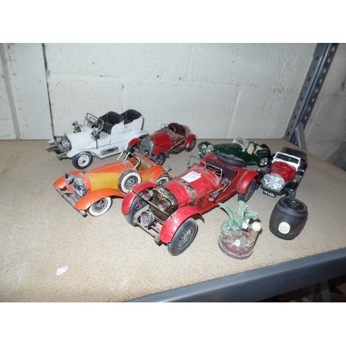 388 - COLLECTION OF MODEL VINTAGE CARS INCLUDING FOUR IN TINPLATE AND TWO WITH PLASTIC PARTS BY BURAGO - J... 