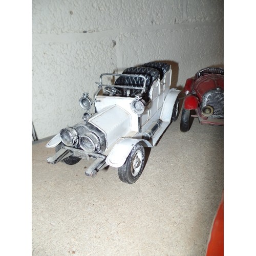 388 - COLLECTION OF MODEL VINTAGE CARS INCLUDING FOUR IN TINPLATE AND TWO WITH PLASTIC PARTS BY BURAGO - J... 