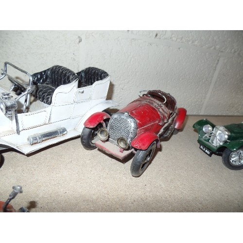 388 - COLLECTION OF MODEL VINTAGE CARS INCLUDING FOUR IN TINPLATE AND TWO WITH PLASTIC PARTS BY BURAGO - J... 