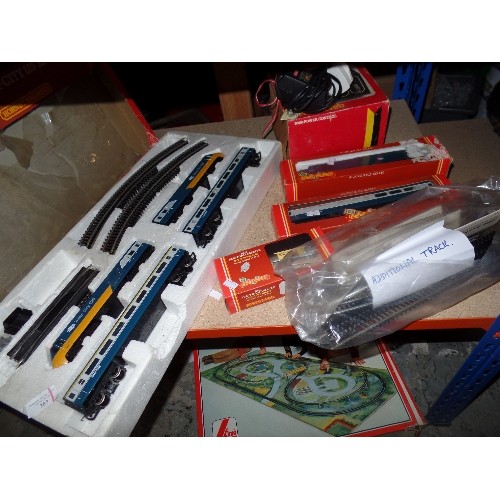 383 - HORNBY RAILWAYS INTER-CITY 125 SET WITH HST POWER CAR, DUMMY CAR, 2 BR MK II COACHES TRACK, HORNBY R... 