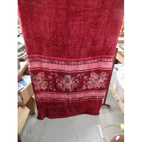 127 - A BEAUTIFUL 1920'S CHENILLE DOOR CURTAIN IN BURGUNDY WITH A PATTERN OF FLOWERS - WITH BRASS POLE RIN... 