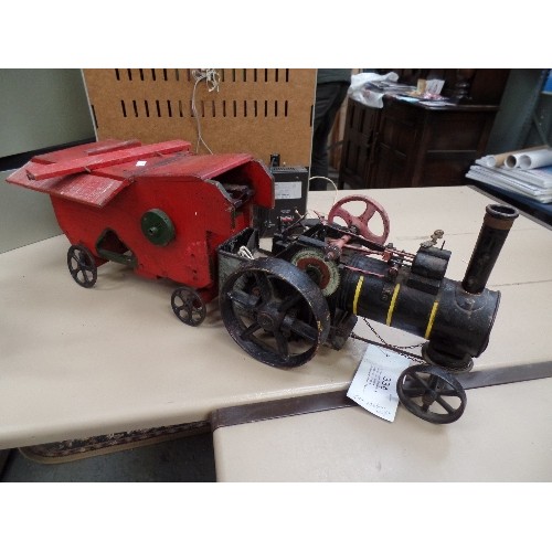 A VINTAGE CLOCKWORK MODEL TRACTION ENGINE WITH KEY - EARLY 20TH CENTURY ...