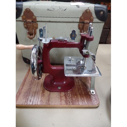 307 - VINTAGE MINIATURE SEWING MACHINE WITH ORIGINAL CASE - PROBABLY BY ESSEX SEWING MACHINES, CIRCA 1940