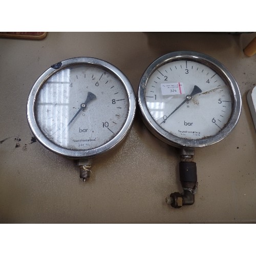 304 - 2 VINTAGE PRESSURE GAUGES BY FOUNDROMETERS OF LEEDS