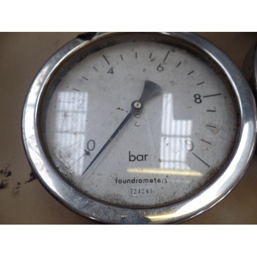 304 - 2 VINTAGE PRESSURE GAUGES BY FOUNDROMETERS OF LEEDS