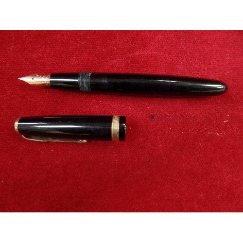 91 - VINTAGE BLACK PARKER FOUNTAIN PEN, THE GOLD NIB STAMPED 