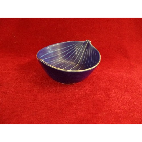 5 - CONTEMPORARY CERAMICS INCLUDING A SOPHIE CONRAN FOR PORTMEIRION OIL BOTTLE AND A LEAF BOWL BY 