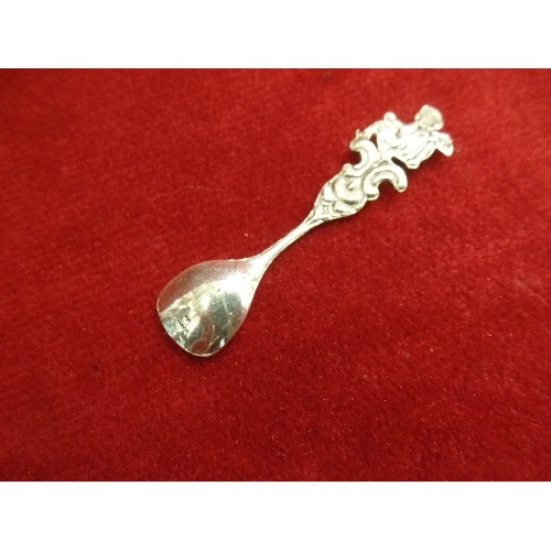 28 - COLLECTION OF STERLING SILVER SALT SPOONS INCLUDING A GEORGIAN SALT SHOVEL, FIDDLE PATTERN EXETER 18... 