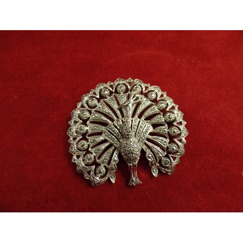 42 - A LARGE VINTAGE MARCASITE PEACOCK BROOCH (6CM DIA), A MARCASITE DEER BROOCH AND A COSTUME JEWELLERY ... 