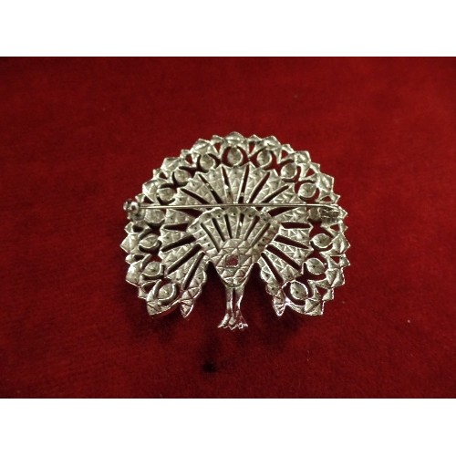 42 - A LARGE VINTAGE MARCASITE PEACOCK BROOCH (6CM DIA), A MARCASITE DEER BROOCH AND A COSTUME JEWELLERY ... 