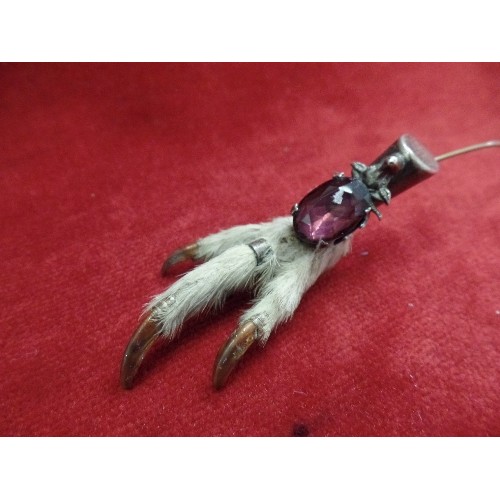 43 - A VINTAGE SCOTTISH GROUSE CLAW SILVER BROOCH WITH PURPLE STONE, MARKED 