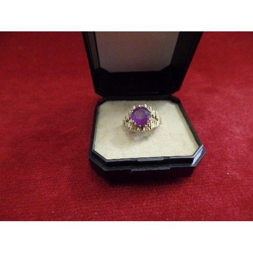 47 - A 9CT GOLD 1970'S BARK RING WITH LARGE BRILLIANT CUT AMETHYST - LONDON HALLMARK. 3.2 GRAMS