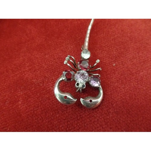 69 - AN EDWARDIAN SILVER METAL SCORPION BROOCH WITH PURPLE COLOURED STONES - WELL MADE PIECE - 7CM