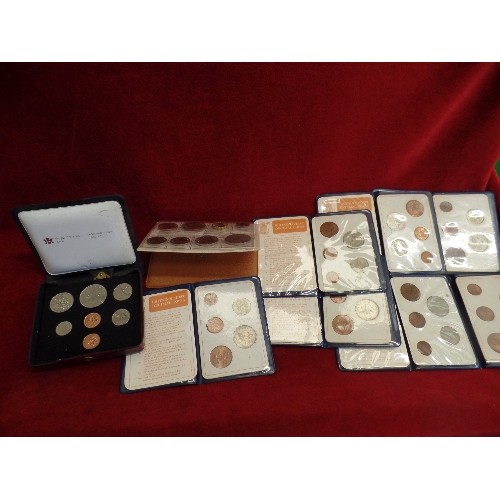 77H - 7 X SETS OF 1971 BRITAINS FIRST DECIMAL COINS - UNCIRCULATED TO EF CONDITION, A BARCLAYS BANK SET OF... 