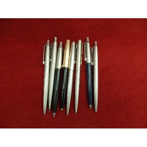 82 - 8 PARKER BALLPOINT PENS