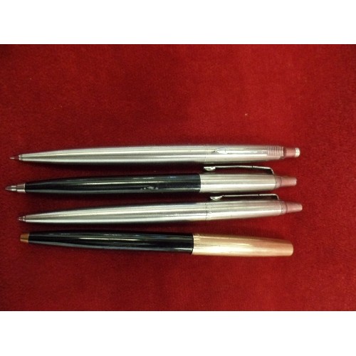 82 - 8 PARKER BALLPOINT PENS