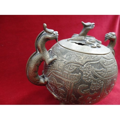 108 - A GOOD QUALITY EARLY 20TH CENTURY CHINESE TWIN HANDLED BRASS CENSER AND COVER DECORATED WITH FIGURES... 