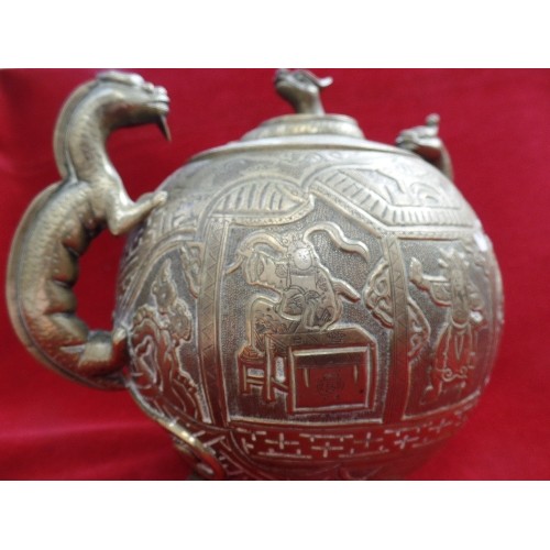 108 - A GOOD QUALITY EARLY 20TH CENTURY CHINESE TWIN HANDLED BRASS CENSER AND COVER DECORATED WITH FIGURES... 