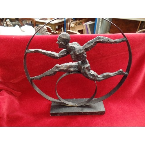 133 - UNUSUAL CONTEMPORARY BRONZE RESIN STATUE OF AN ATHLETE WITHIN A METAL HOOP FRAME - 35CM DIA