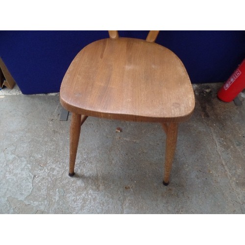 175 - A VINTAGE 1960'S  ERCOL 