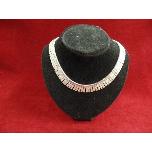 63F - A CHARMING ETRUSCAN STYLE FRINGE COLLAR NECKLACE IN SILVER METAL