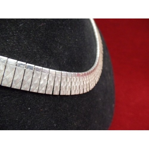 63F - A CHARMING ETRUSCAN STYLE FRINGE COLLAR NECKLACE IN SILVER METAL