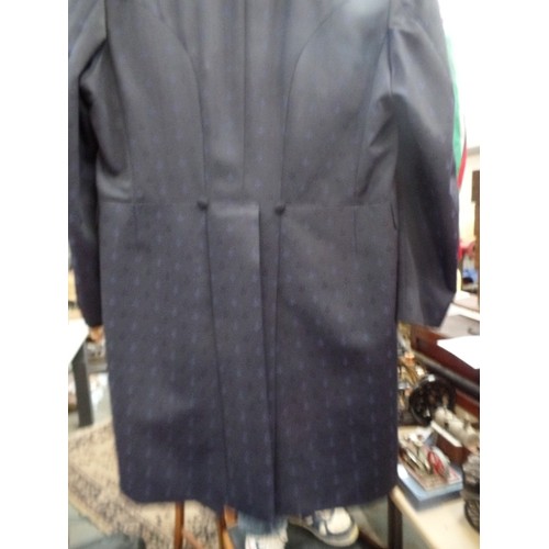 125A - GENTLEMANS FORMAL FROCK COAT. SIZE 46R. NAVY SELF-PATTERNED FABRIC. 70% WOOL. WILVORST. IMMACULATE C... 