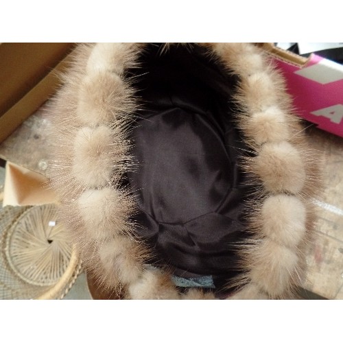 125D - VINTAGE MINK FUR HAT, IN A BONDS OF NORWICH HAT BOX.