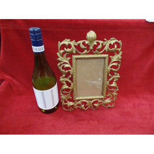 128C - AN EDWARDIAN GILT METAL PHOTOGRAPH FRAME WITH SCROLLING LEAF DESIGN - 30CM X 23CM