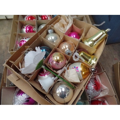 140A - QUANTITY OF VINTAGE CHRISTMAS BAUBLES, CONTAINED WITHIN 6 CARD BOXES. SOME ARE HAND-PAINTED, SOME WI... 