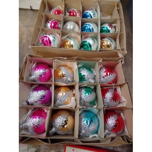 140A - QUANTITY OF VINTAGE CHRISTMAS BAUBLES, CONTAINED WITHIN 6 CARD BOXES. SOME ARE HAND-PAINTED, SOME WI... 