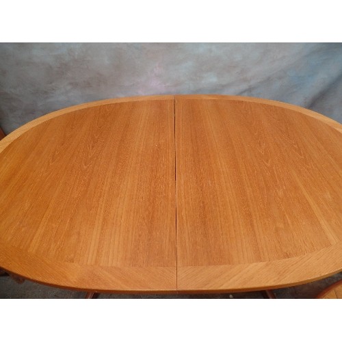 177A - A MID CENTURY NATHAN FURNITURE OVAL EXTENDING DINING TABLE 176CM X92CM