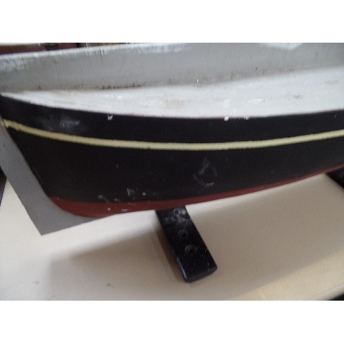 305 - A HEAVY WOODEN MODEL OF A SHIPS HULL ON CAST IRON BRACKETS