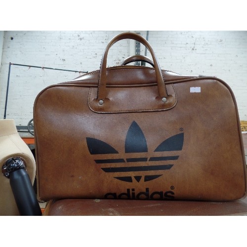 380C - RETRO 1970'S ADIDAS HOLDALL