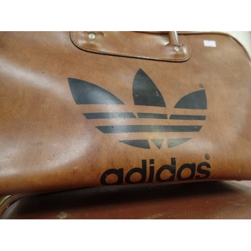 380C - RETRO 1970'S ADIDAS HOLDALL