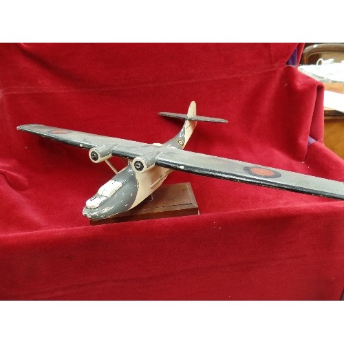 385 - A GOOD WW2 SCRATCH BUILD WOODEN MODEL OF AN RAF CONSOLIDATED CATALINA FLYING BOAT, USED BY COASTAL C... 