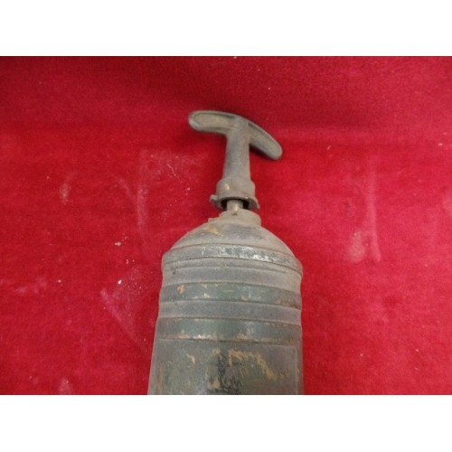 415 - A WW2 PERIOD C.T.C. FIRE EXTINGUISHER BY PYRENE