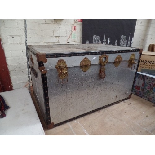 373 - LARGE HEAVY DUTY METAL TRUNK - 90CM X 60CM X 55CM