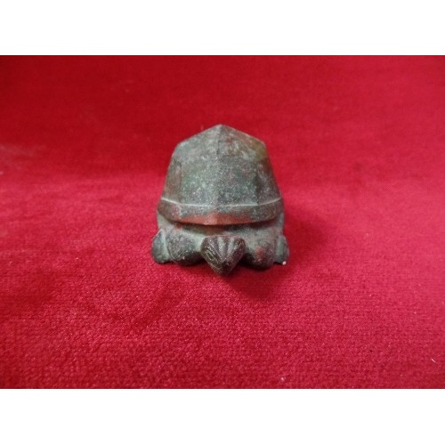 111A - VINTAGE JAPANESE RED INK PASTE POT IN THE FORM OF A TURTLE  - INSCRIPTION ON BASE TRANSLATES AS 