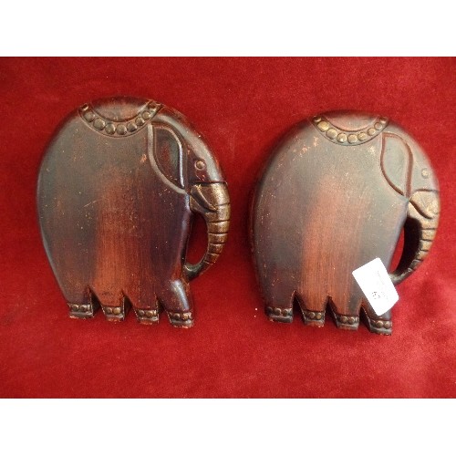 67 - 3 X WOODEN ELEPHANTS. GRADUATED SIZES.