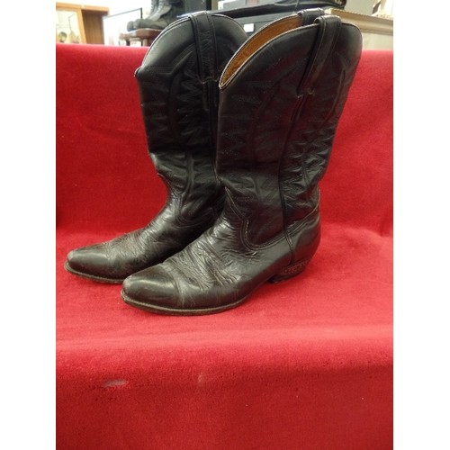 167 - VINTAGE LOBLAN COWBOY BOOTS. BLACK EMBOSSED LEATHER. 1991. 8050. SIZE 43. MADE IN VENEZUELA. LEATHER... 