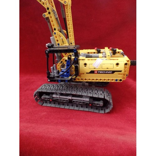 177 - LARGE LEGO-TECHNIC CRANE, WITH GRABBER ETC. CONSTRUCTED.