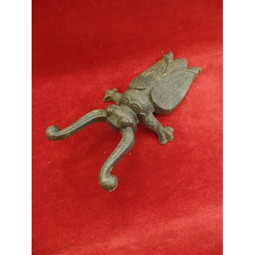 189 - VINTAGE CAST IRON BEETLE - BOOT JACK (WELLIE REMOVER)