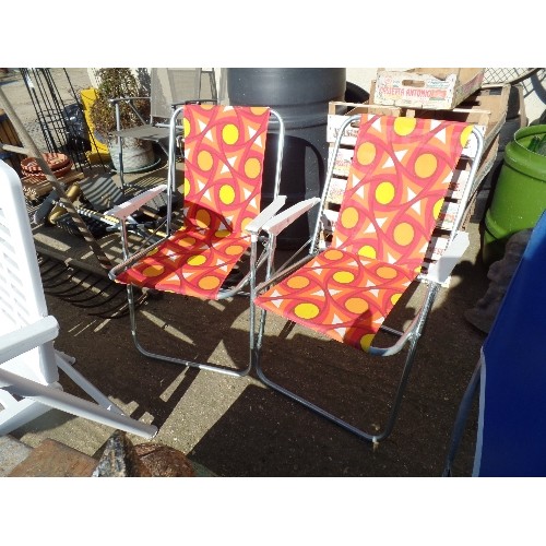 303 - 2 X FABULOUS RETRO-PSYCHEDELIC FABRIC GARDEN CHAIRS, FOLDING METAL FRAMES. IN ORANGE, YELLOW AND RED... 