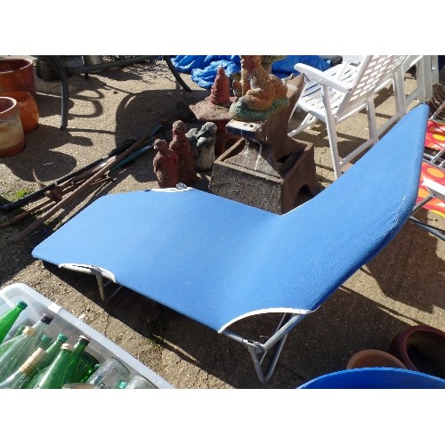 303 - 2 X FABULOUS RETRO-PSYCHEDELIC FABRIC GARDEN CHAIRS, FOLDING METAL FRAMES. IN ORANGE, YELLOW AND RED... 