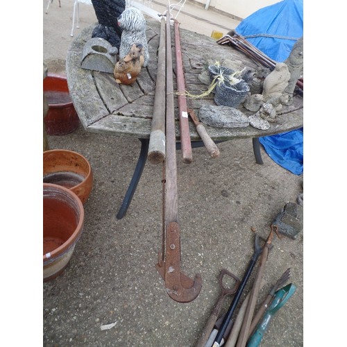 348 - 2 X VINTAGE LONG-HANDLED TREE PRUNERS/LOPPERS, AND A WOODEN POLE.