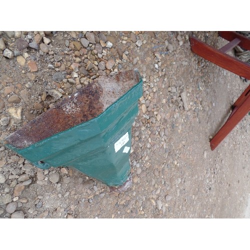 393 - VINTAGE CAST IRON RAINWATER HOPPER.