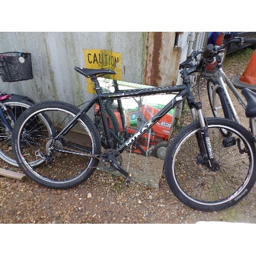 384 - SCORIA M-TRAX MOUNTAIN BIKE.