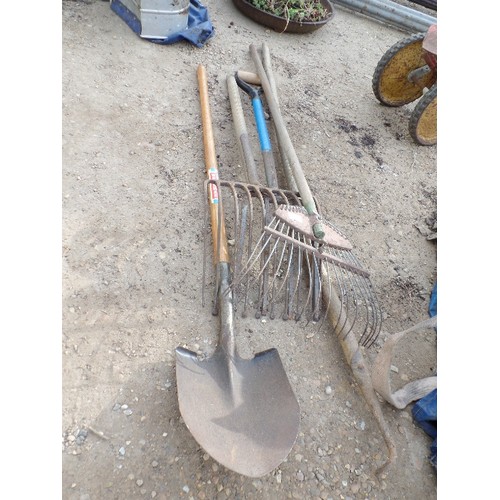 406 - COLLECTION OF VINTAGE GARDEN TOOLS, INC A RAKE, FORK, SPADE ETC.