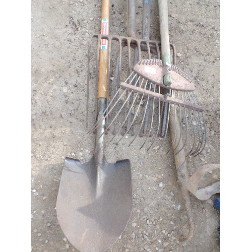 406 - COLLECTION OF VINTAGE GARDEN TOOLS, INC A RAKE, FORK, SPADE ETC.